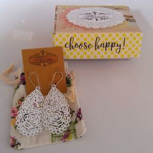 Plunder White Filagree Drop Dangle Earrings Gift Set